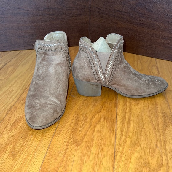 Brown booties - Picture 1 of 3